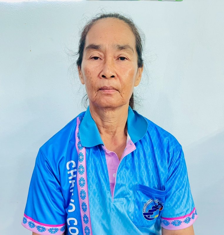 นางประทีป  เข็มทอง